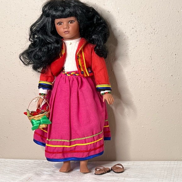 House of LLoyd Native American 16” Tall Bonita Doll 120583 - Picture 2 of 7